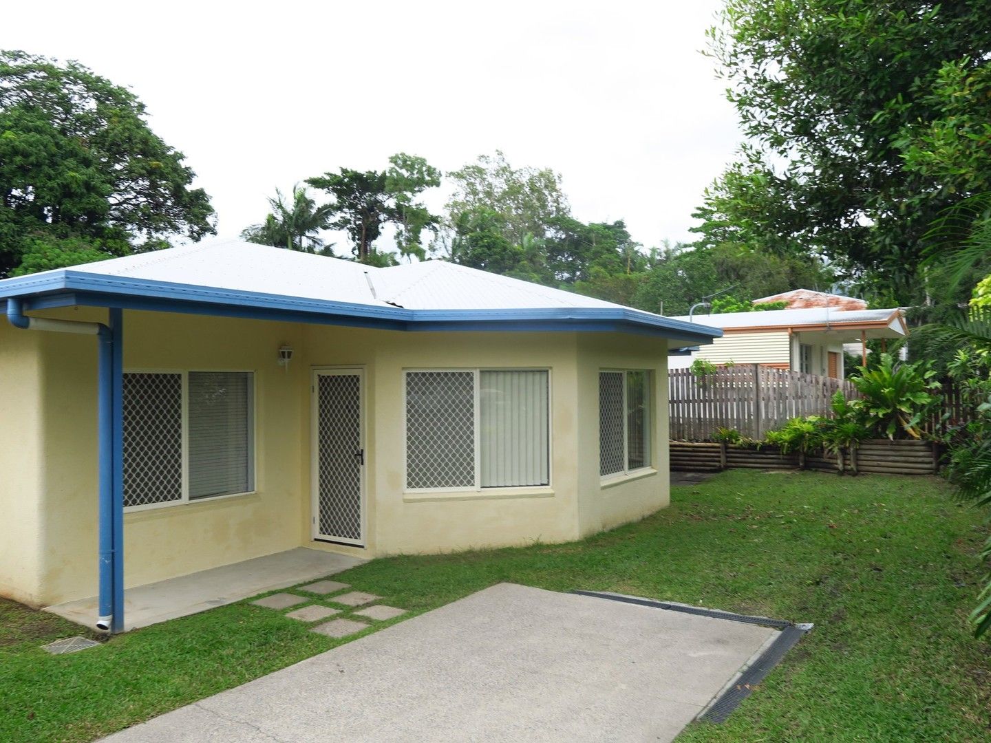3 bedrooms Apartment / Unit / Flat in 1/9 Glenlea Street EDGE HILL QLD, 4870