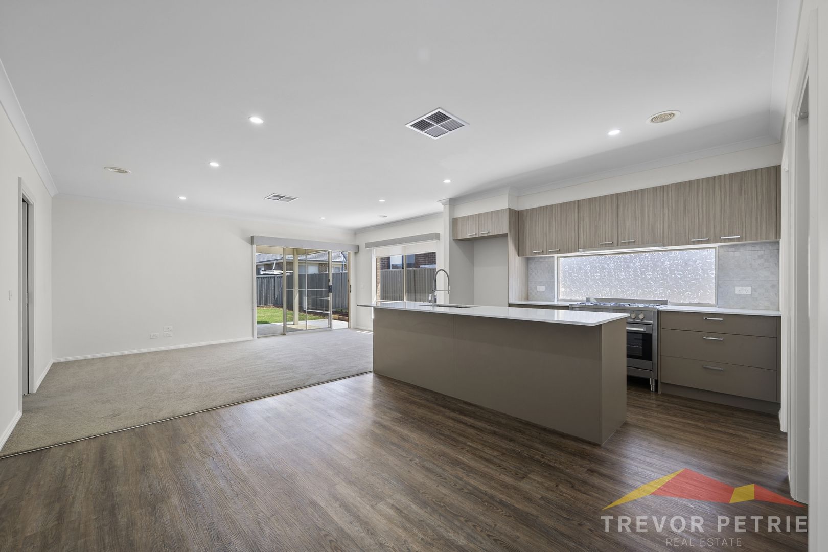 5 Heathcote Drive, Lucas VIC 3350, Image 2