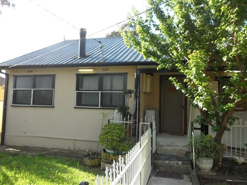 5 bedrooms House in 27 Larra Street YENNORA NSW, 2161