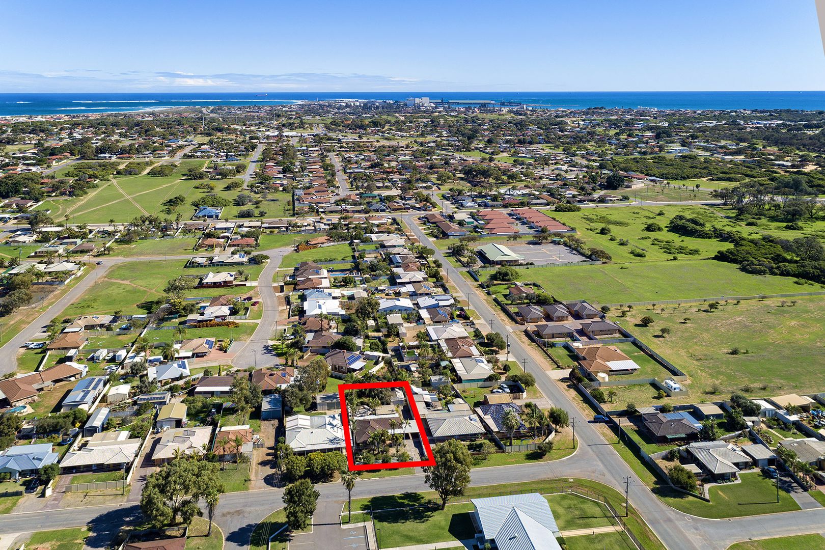 6 Broadfield Close, Utakarra WA 6530, Image 2