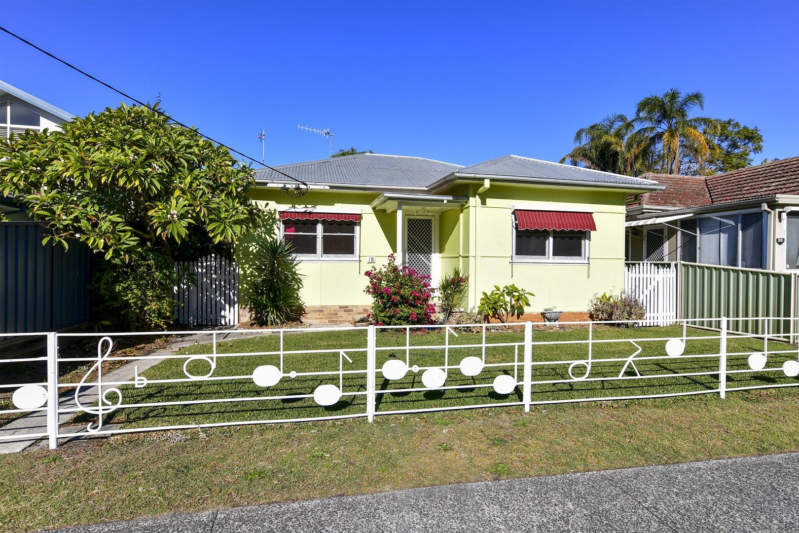 18 Bourke Road, Ettalong Beach NSW 2257, Image 0