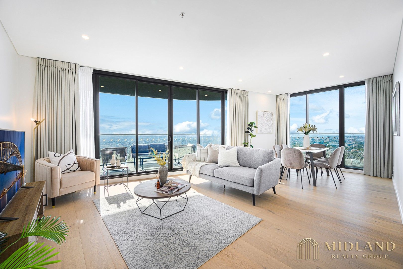 2 bedrooms Apartment / Unit / Flat in 2903/500 Pacific Highway ST LEONARDS NSW, 2065