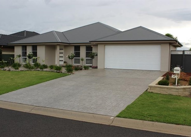 33 Cypress Point Drive, Dubbo NSW 2830