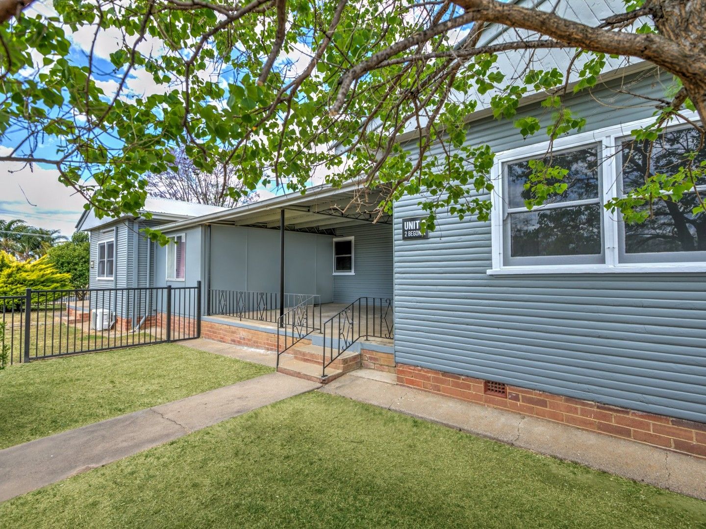 2 bedrooms Apartment / Unit / Flat in 2/2 Begonia Street SOUTH TAMWORTH NSW, 2340