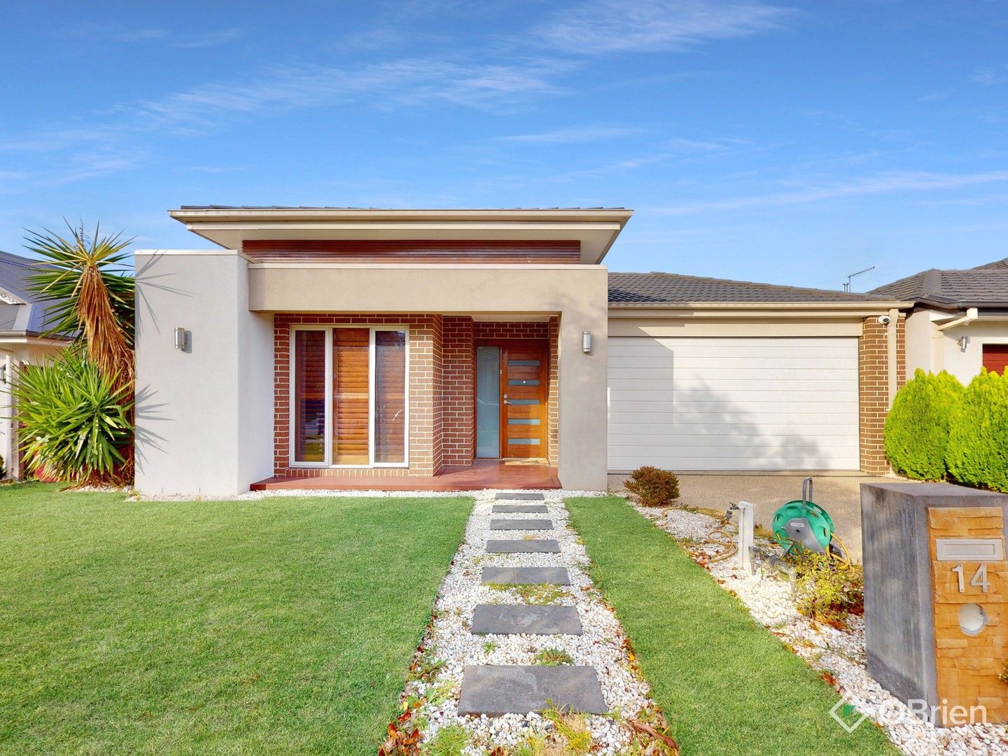 4 bedrooms House in 14 Macreadie Drive BERWICK VIC, 3806