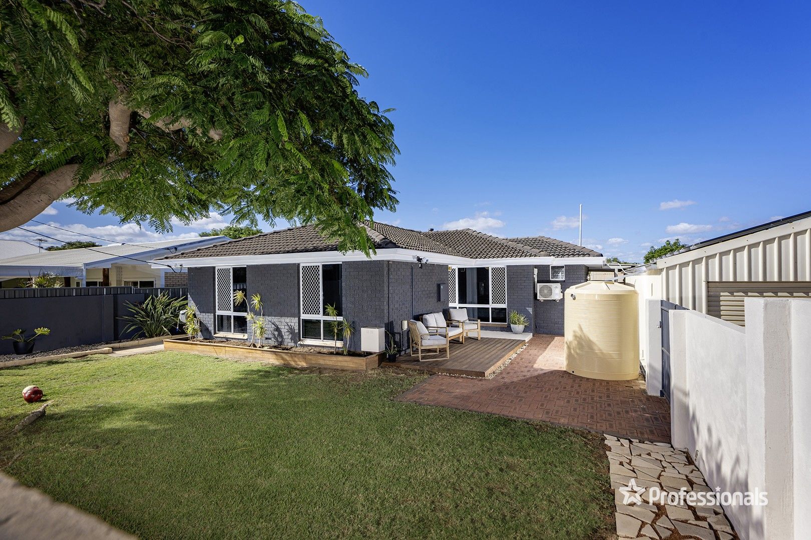 4 bedrooms House in 5 Catherine Street BLUFF POINT WA, 6530