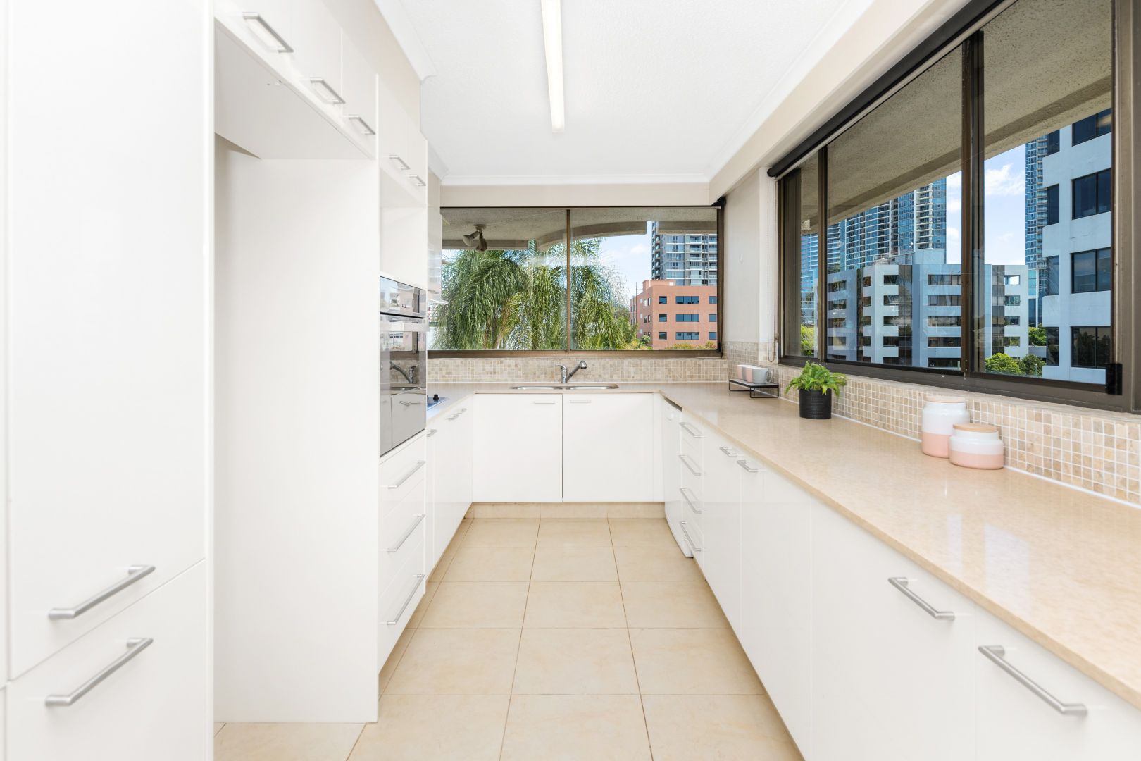 4B/10 Marine Parade, Southport QLD 4215, Image 2