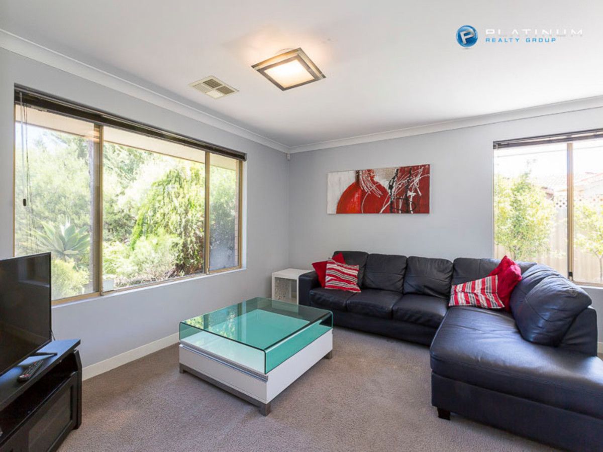 4 Fife Gardens, Ocean Reef WA 6027, Image 2