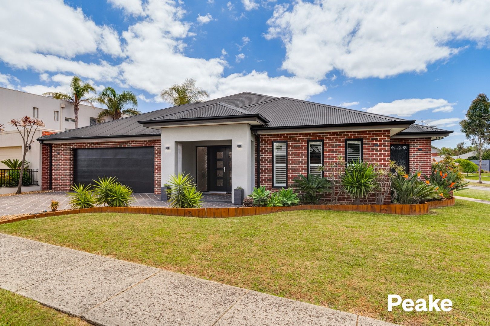 4 bedrooms House in 94 Fairholme Boulevard BERWICK VIC, 3806
