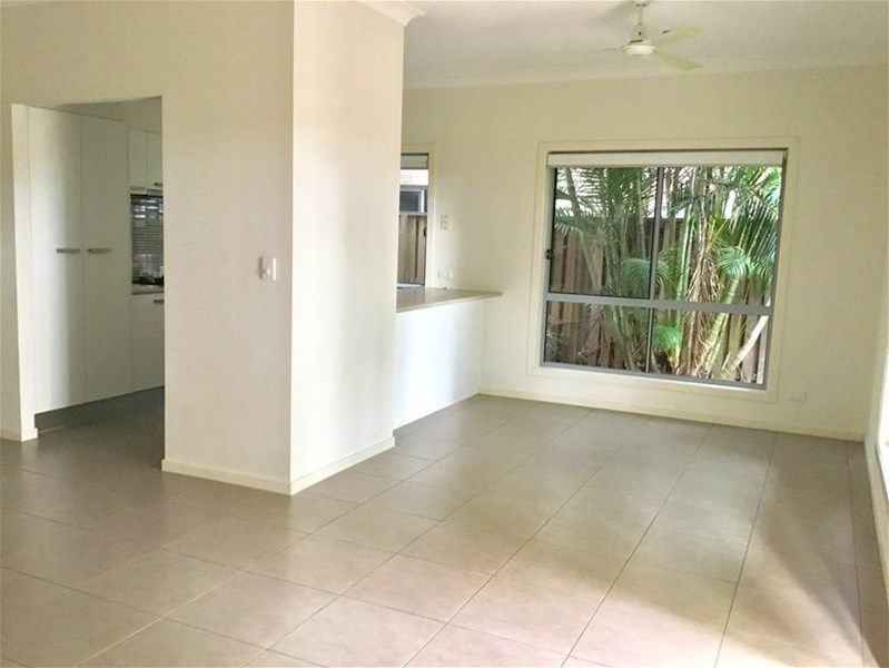 4 bedrooms Townhouse in 1/16 Geoff Wolter Dr West MOLENDINAR QLD, 4214