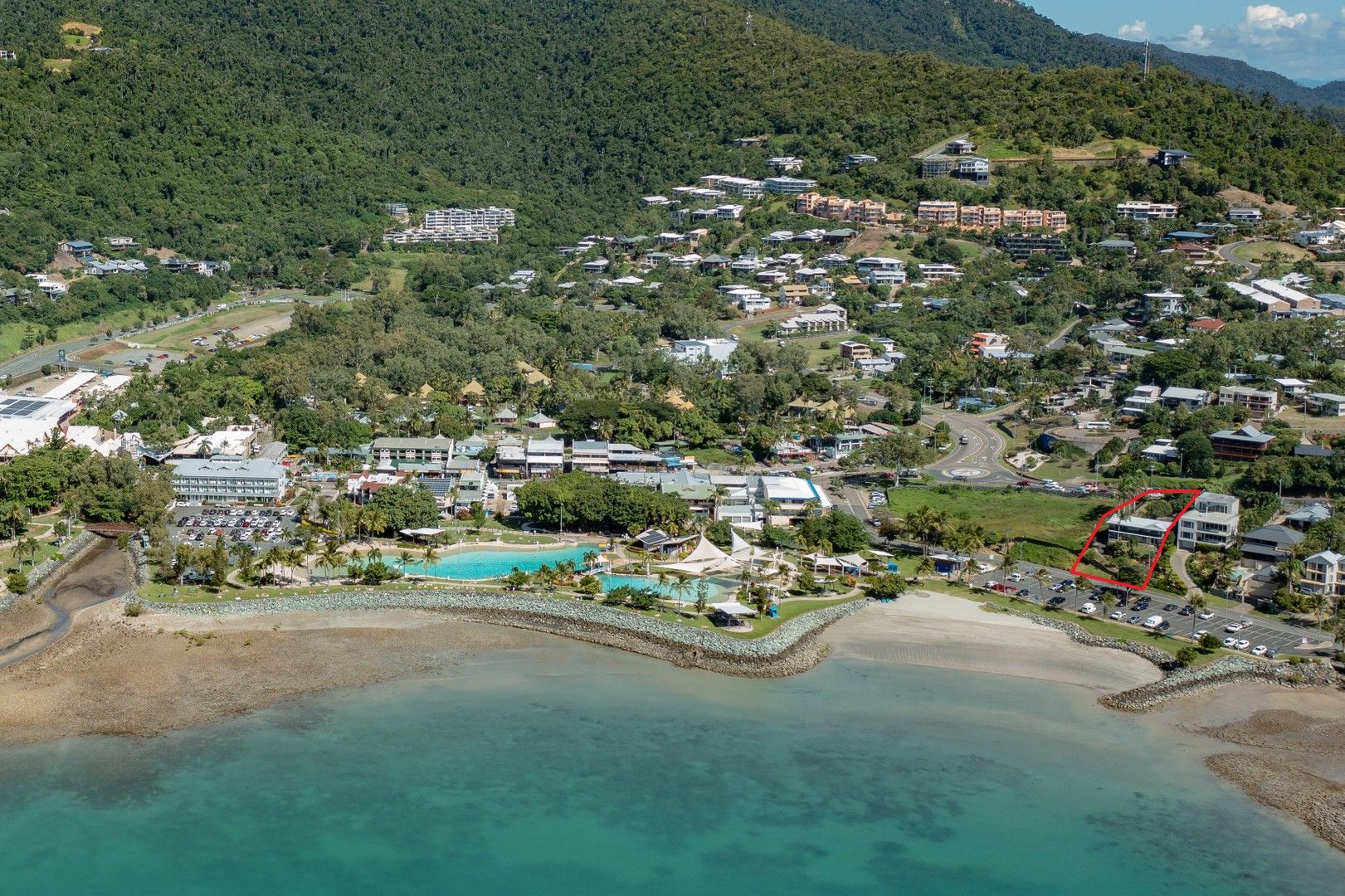 5 bedrooms House in 22 Broadwater Avenue AIRLIE BEACH QLD, 4802