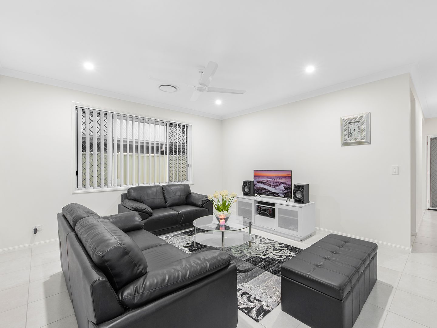 21 Woodgate Street, Oxley QLD 4075, Image 2
