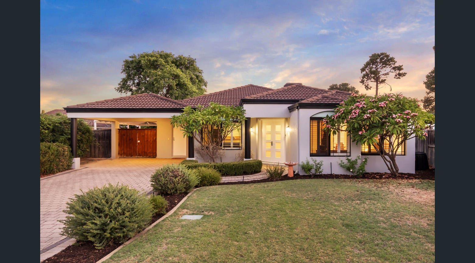4 bedrooms House in 2 Mirimas Court ELLENBROOK WA, 6069