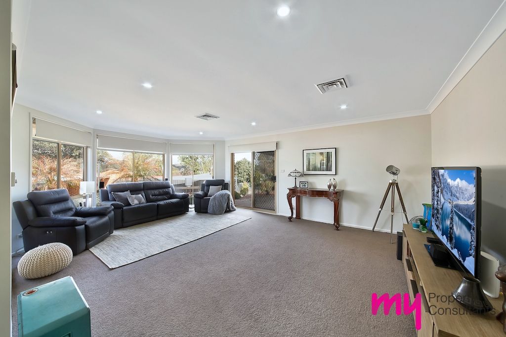 11 Willoughby Circuit, Grasmere NSW 2570, Image 2