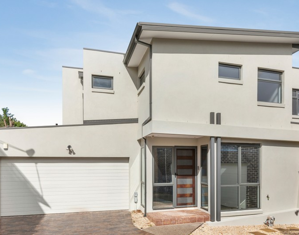 2/5 Romford Court, Doncaster East VIC 3109