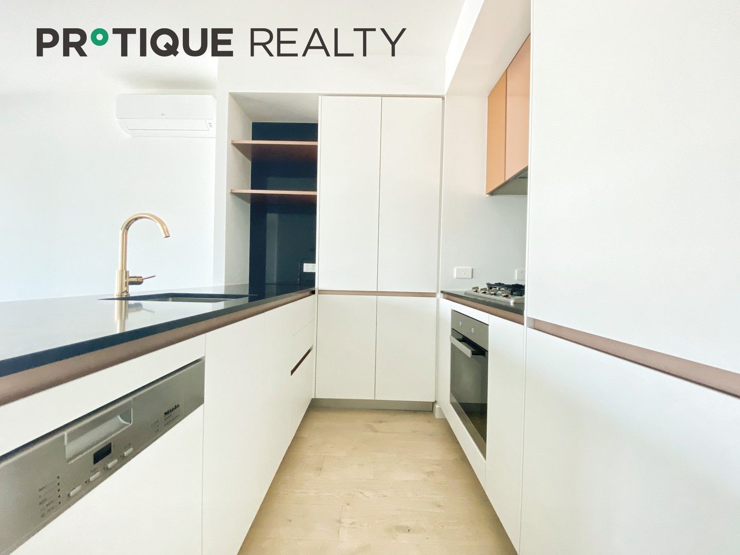 1 bedrooms Apartment / Unit / Flat in 2505/228 La Trobe Street MELBOURNE VIC, 3000