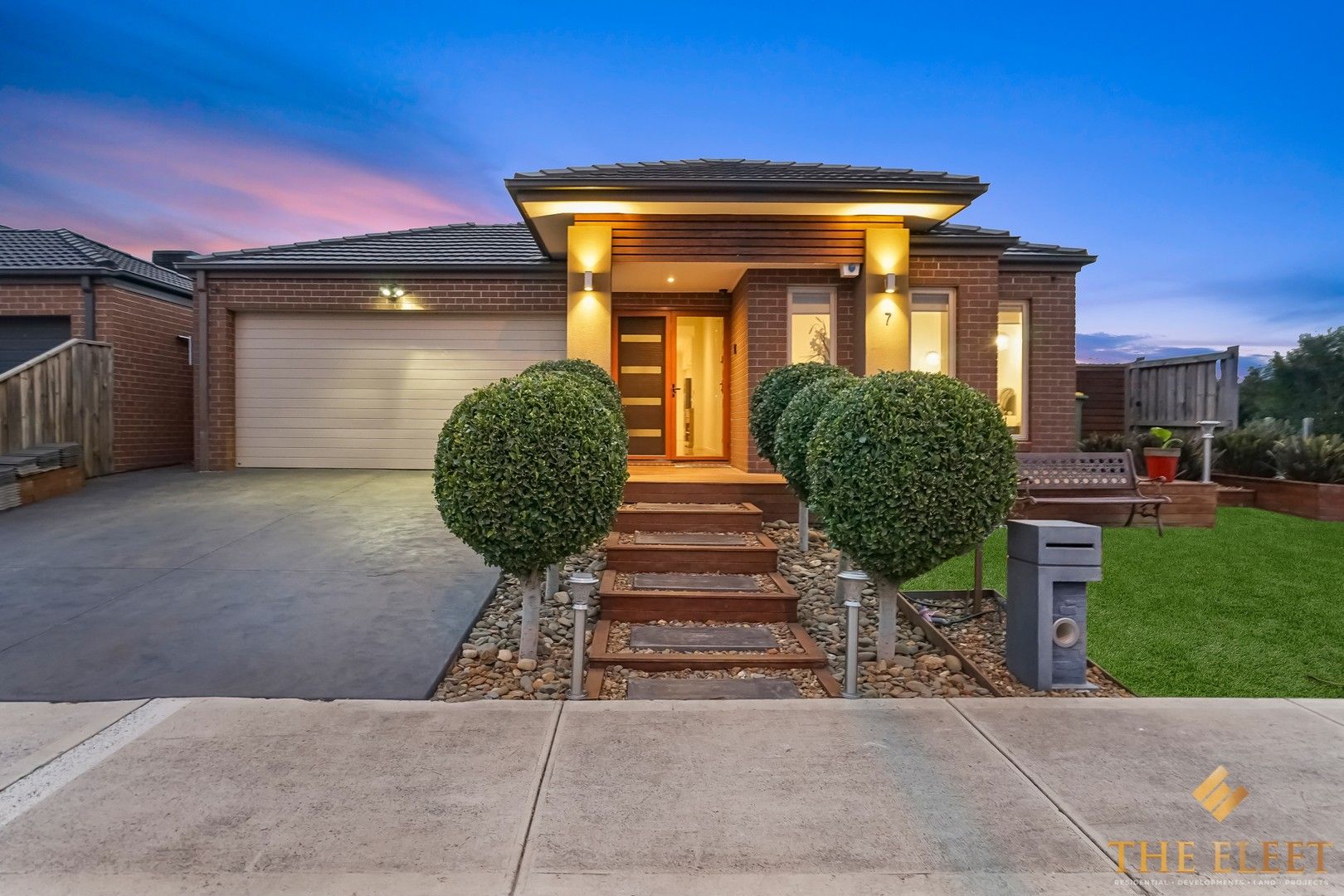 4 bedrooms House in 7 Riviera Drive HILLSIDE VIC, 3037