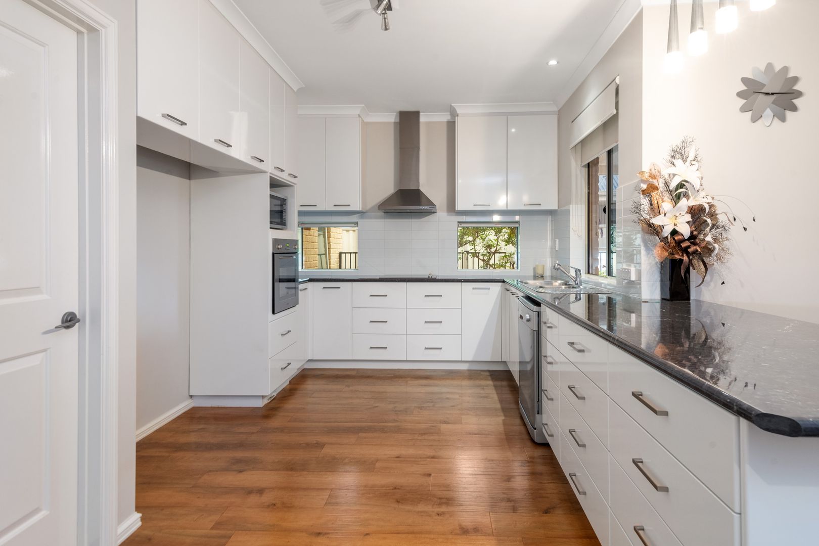 6 Pira Ave, Karlkurla WA 6430, Image 2