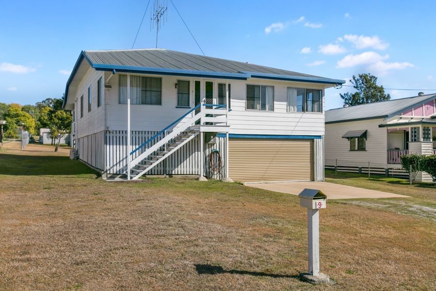4 bedrooms House in 9 Barnes Street GOOMERI QLD, 4601