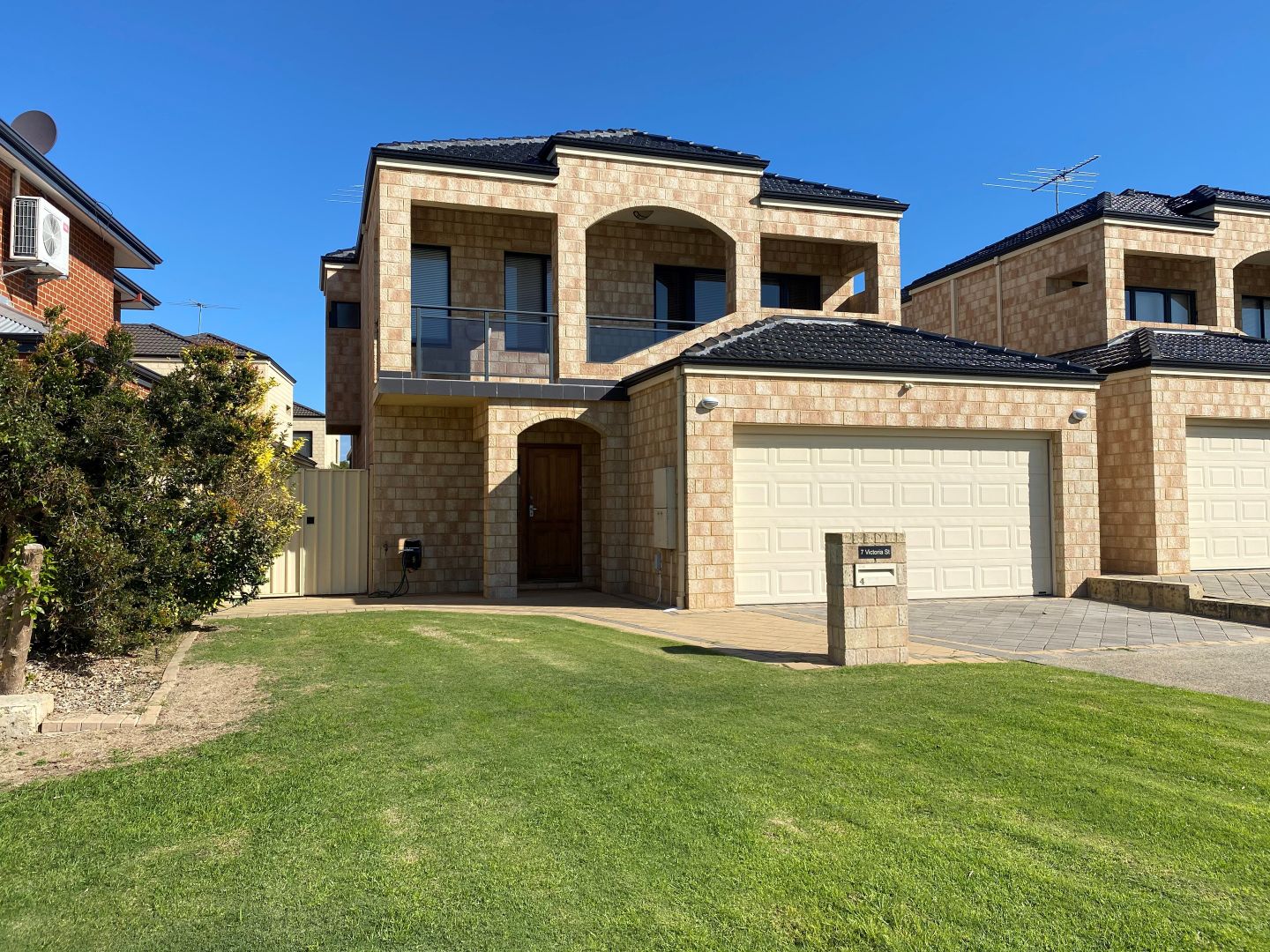 4/7 Victoria Street, Rockingha | Property History & Address Research ...