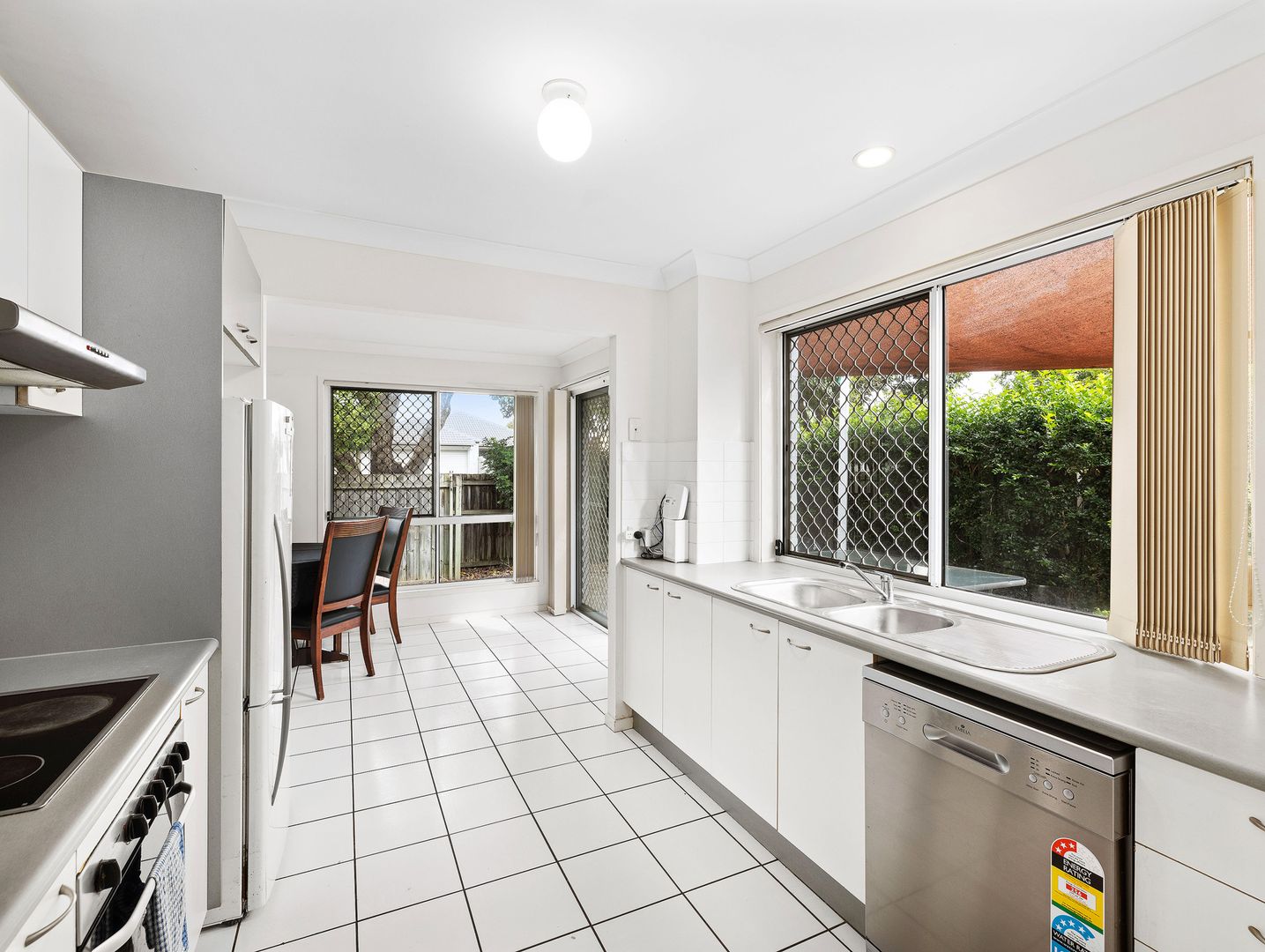 17/83 Dibar Street, Wynnum QLD 4178, Image 2