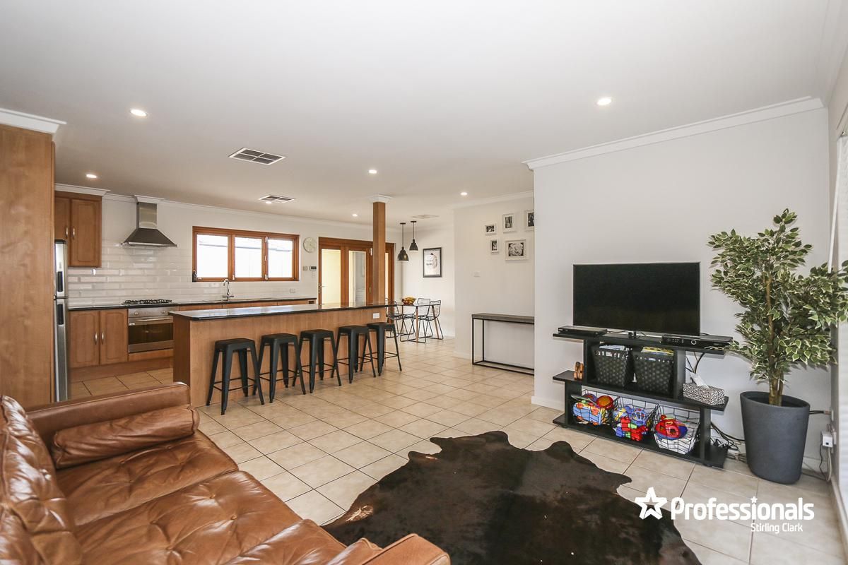 3 bedrooms House in 14 Adela Place SPEARWOOD WA, 6163