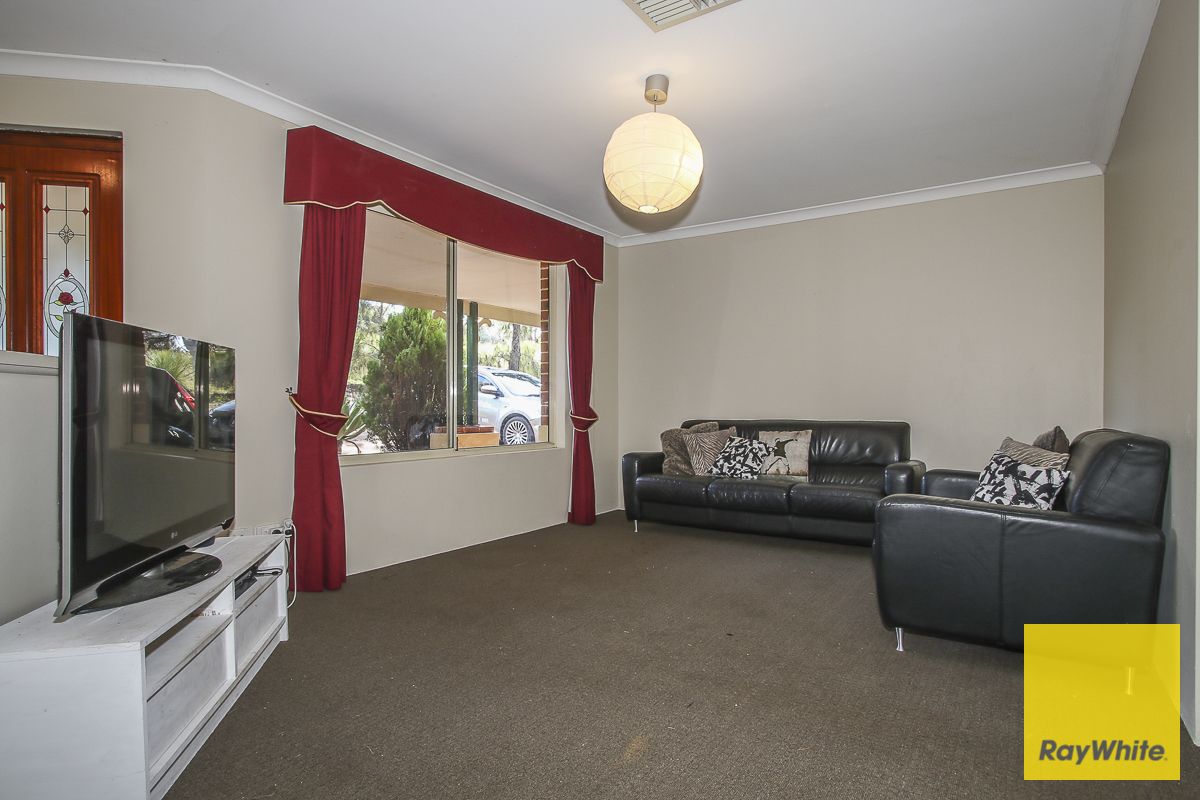 38 Manzas Place, Nowergup WA 6032, Image 2