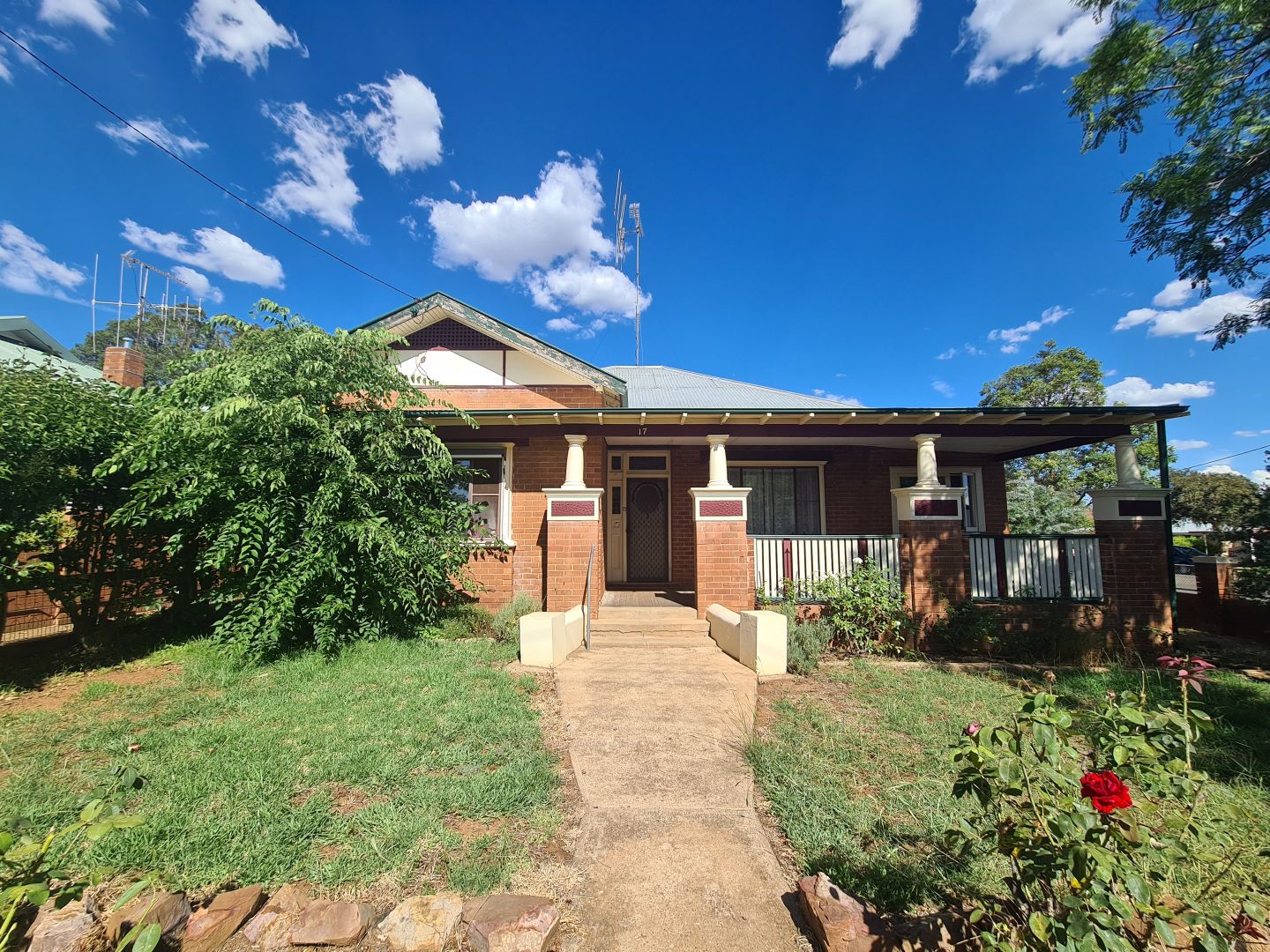 17 Armstrong Street, Parkes Property History & Address Research Domain