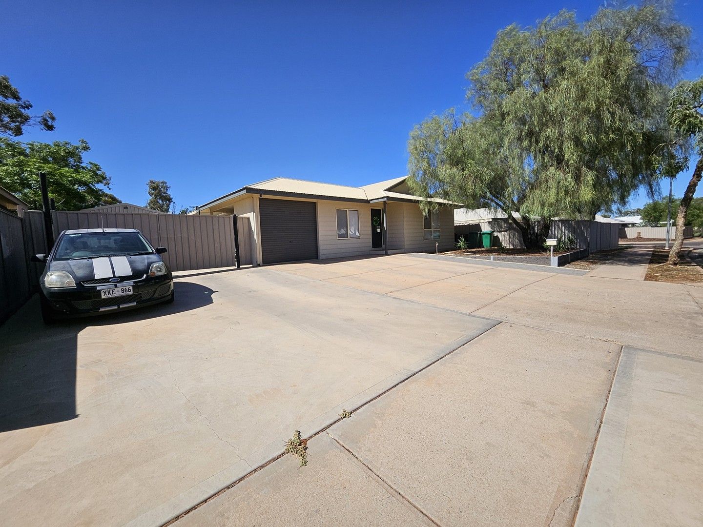 5 bedrooms House in 10 Santalum Way ROXBY DOWNS SA, 5725