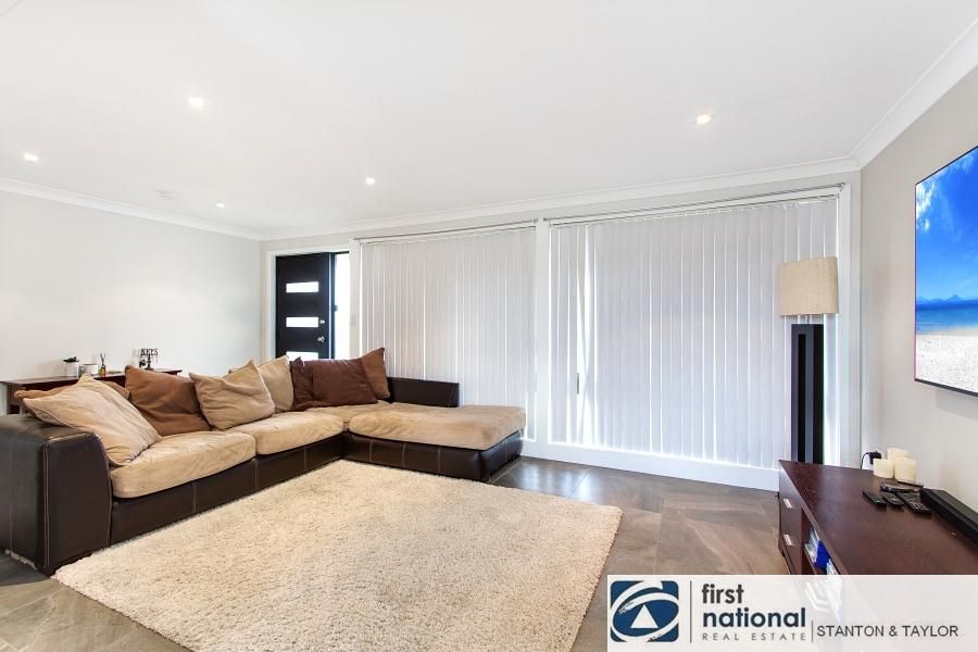 25 Clyde Avenue, St Clair NSW 2759, Image 1