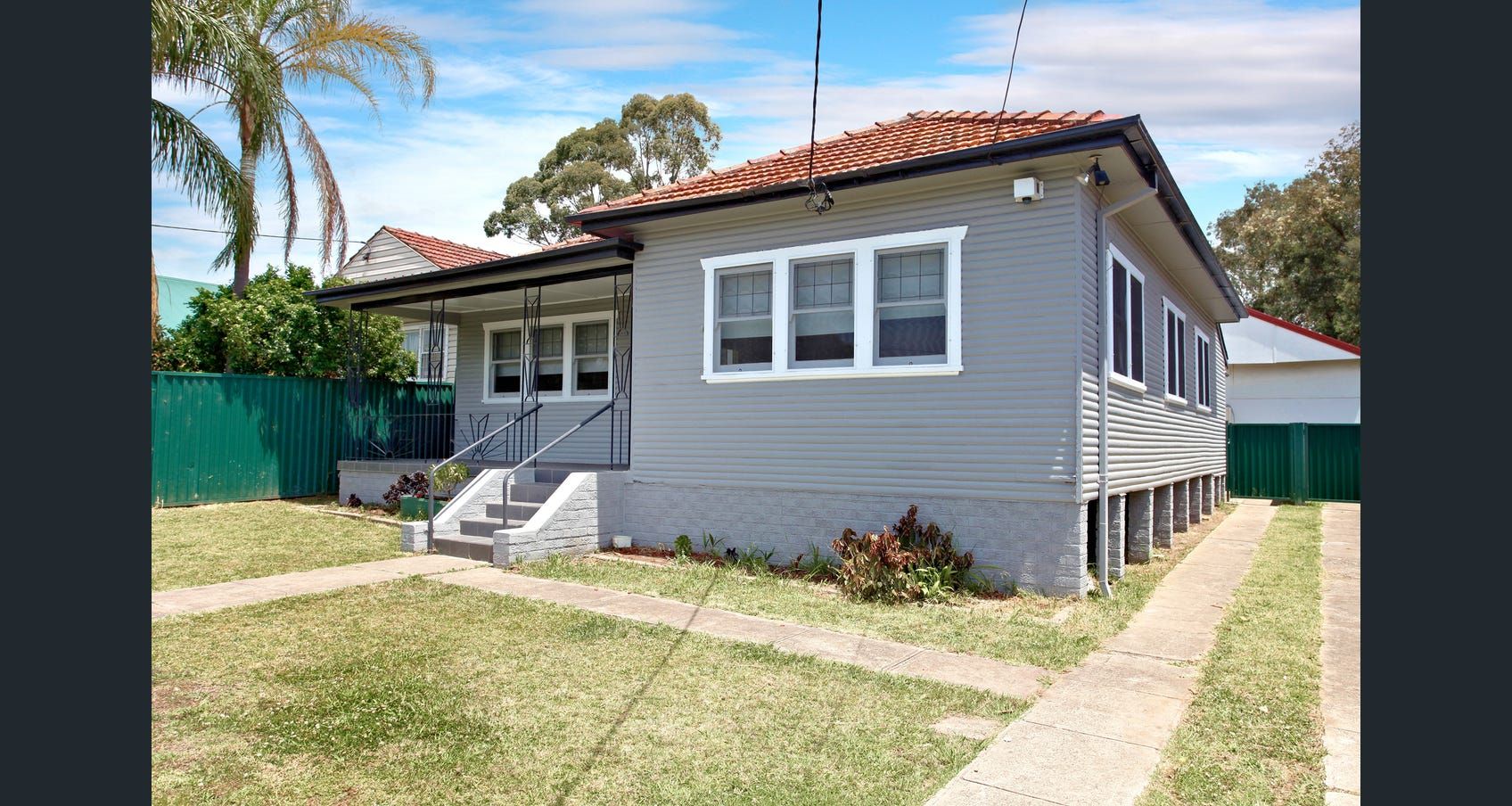 7 bedrooms House in 11 Bowden Street MERRYLANDS WEST NSW, 2160
