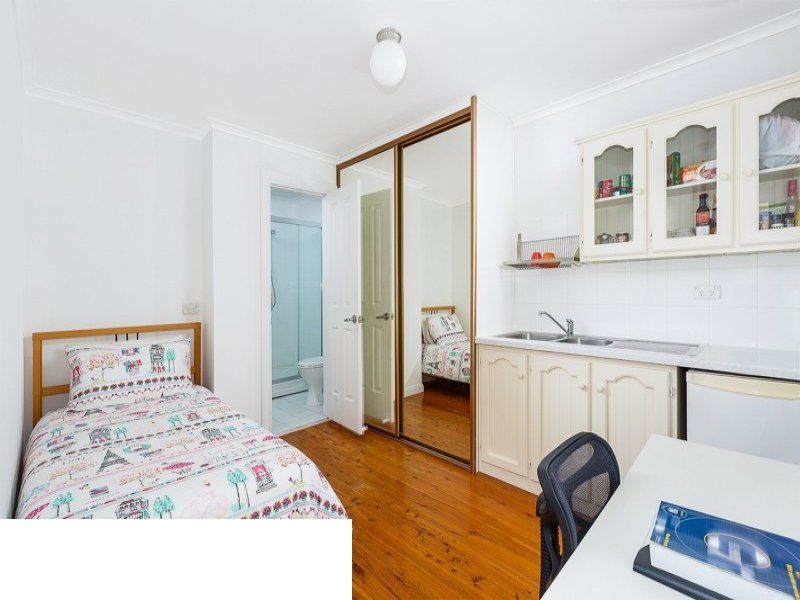 1 bedrooms Apartment / Unit / Flat in 1/72 Waring St MARSFIELD NSW, 2122