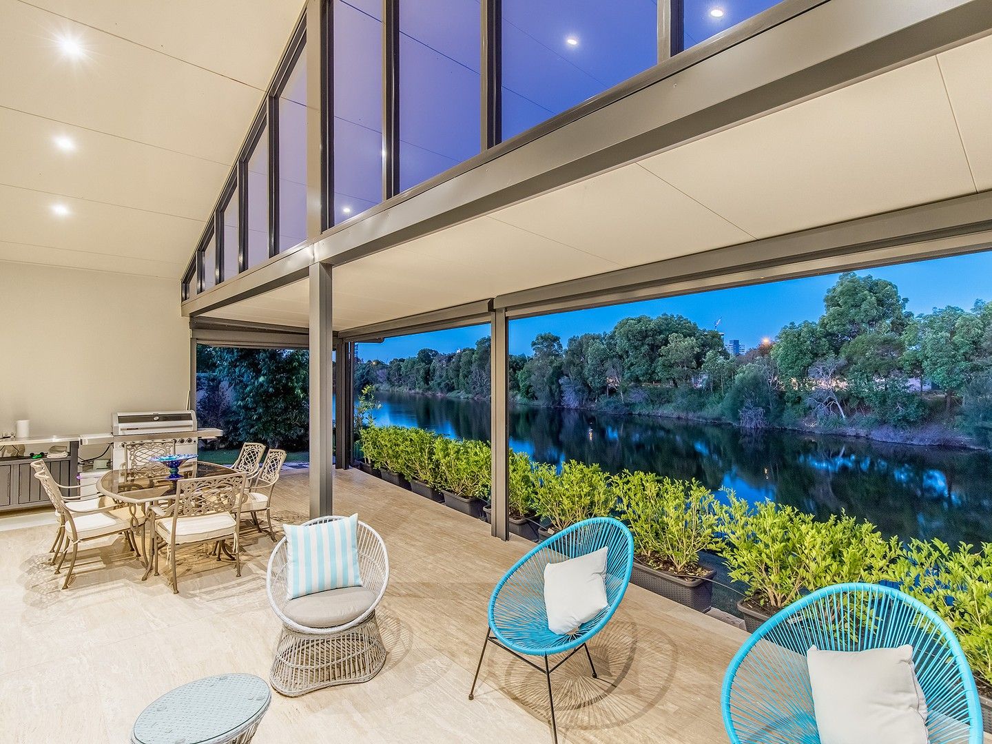 24 Sanctuary Court, Mermaid Waters QLD 4218, Image 0