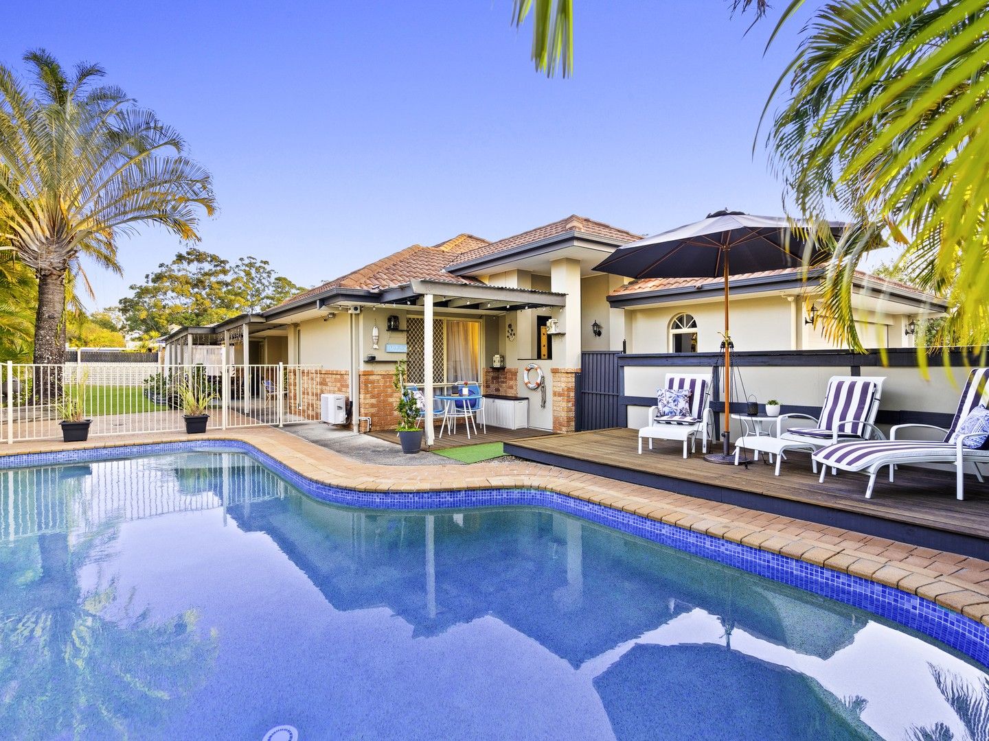 2 Sundown Drive, Paradise Point QLD 4216, Image 0