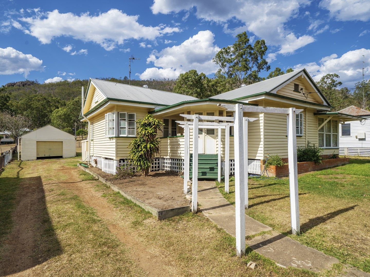 59 Ipswich Street, Esk QLD 4312, Image 2