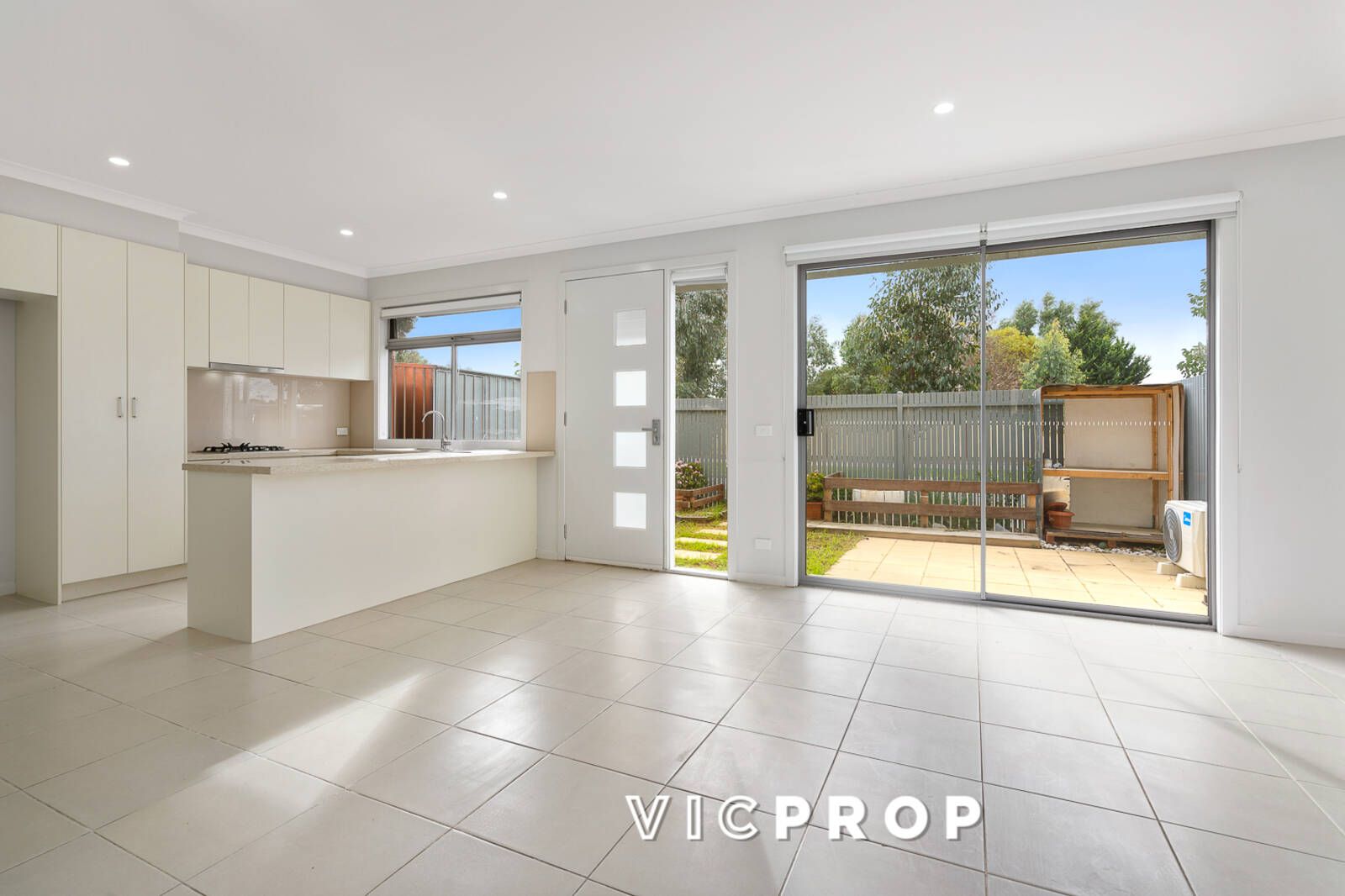 Unit 11/55B Oakwood Road, Albanvale VIC 3021, Image 2