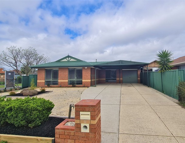 5 Wood Grove, Burnside VIC 3023