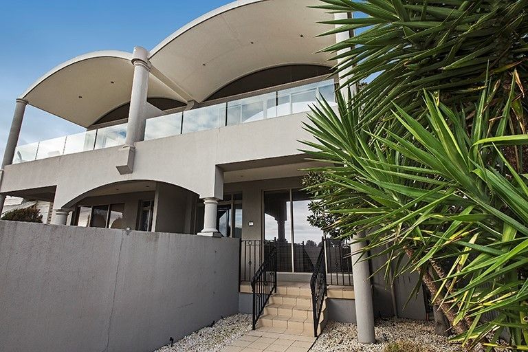 4 bedrooms House in 39a Beach Rd HAMPTON VIC, 3188