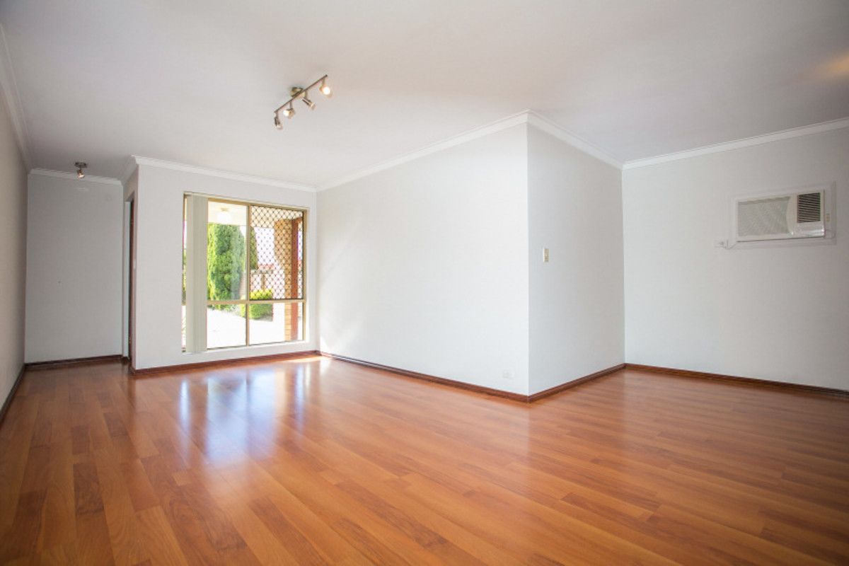 2 bedrooms Villa in 4/7-9 Lovett Place NORANDA WA, 6062