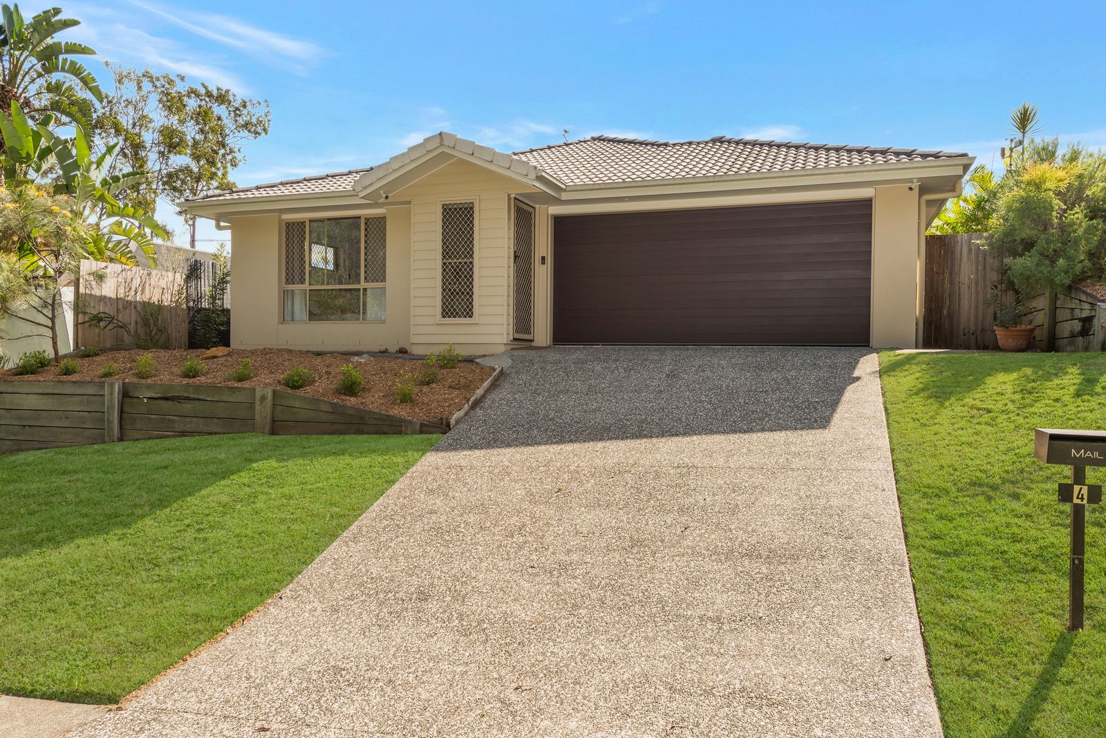4 bedrooms House in 4 Jacqueline Bay ORMEAU QLD, 4208