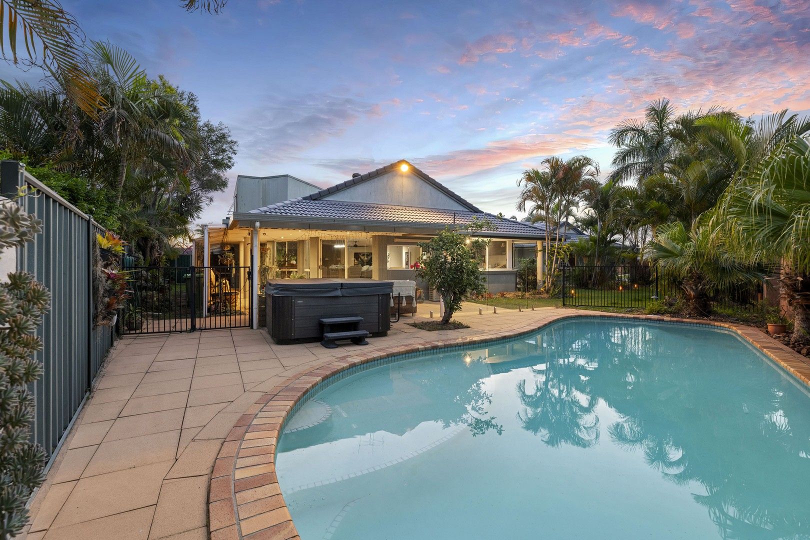 11 Monteclair Court, Mermaid Waters QLD 4218, Image 0