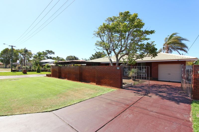 3 bedrooms House in 11 Bader Way STIRLING WA, 6021