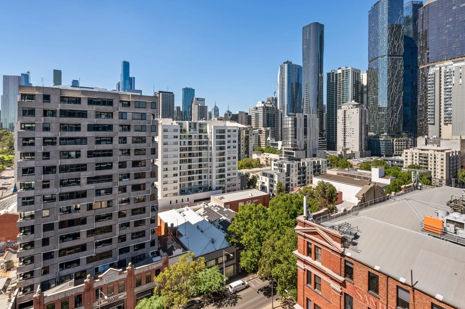 Sunbathed & City-Chic Lifestyle - More