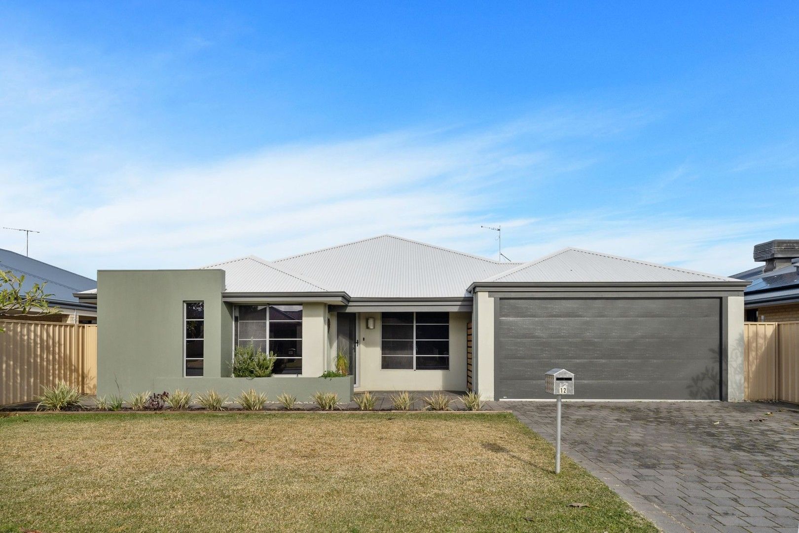 4 bedrooms House in 12 Newell Loop GOSNELLS WA, 6110