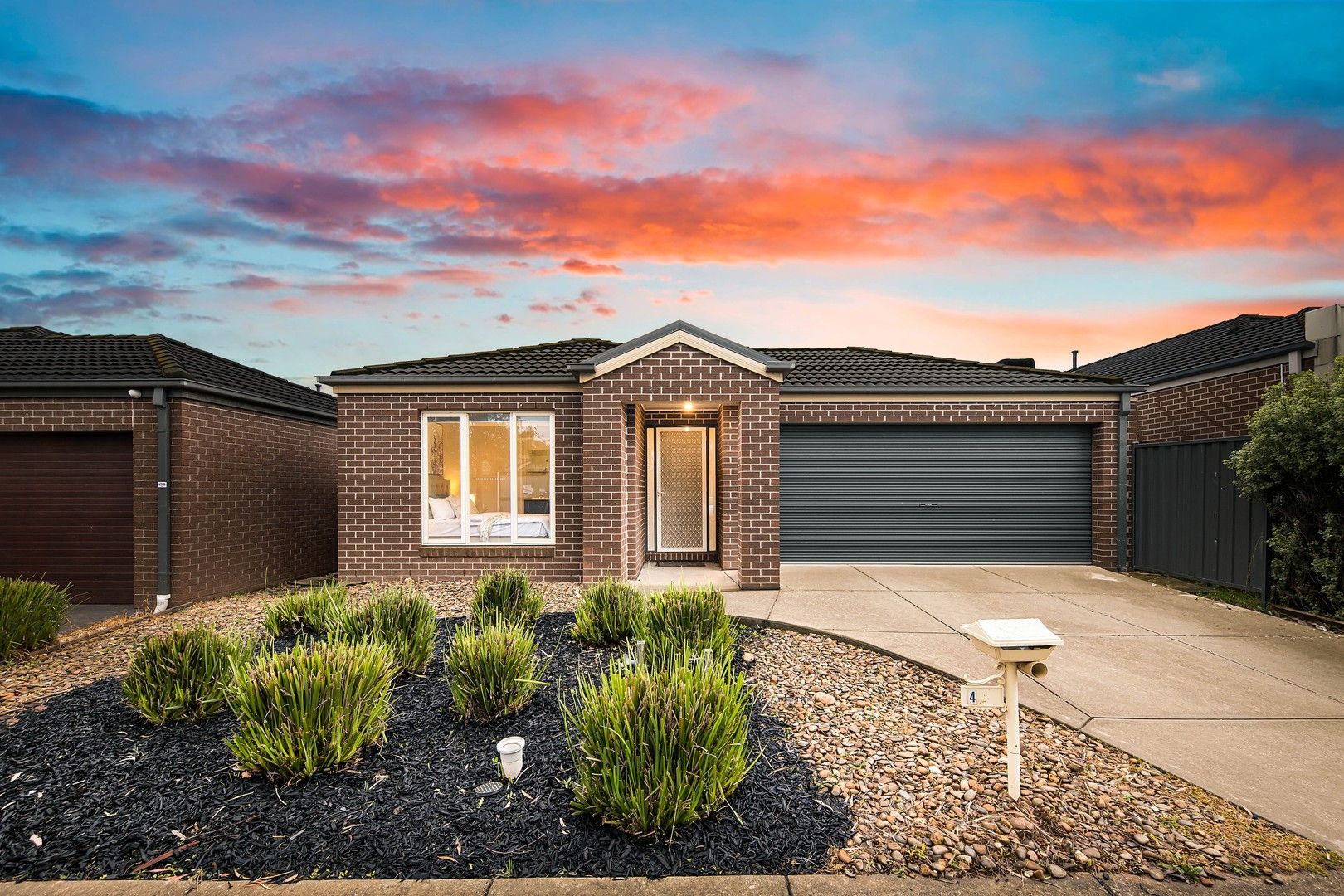 4 bedrooms House in 41 Hawkstone Road MANOR LAKES VIC, 3024