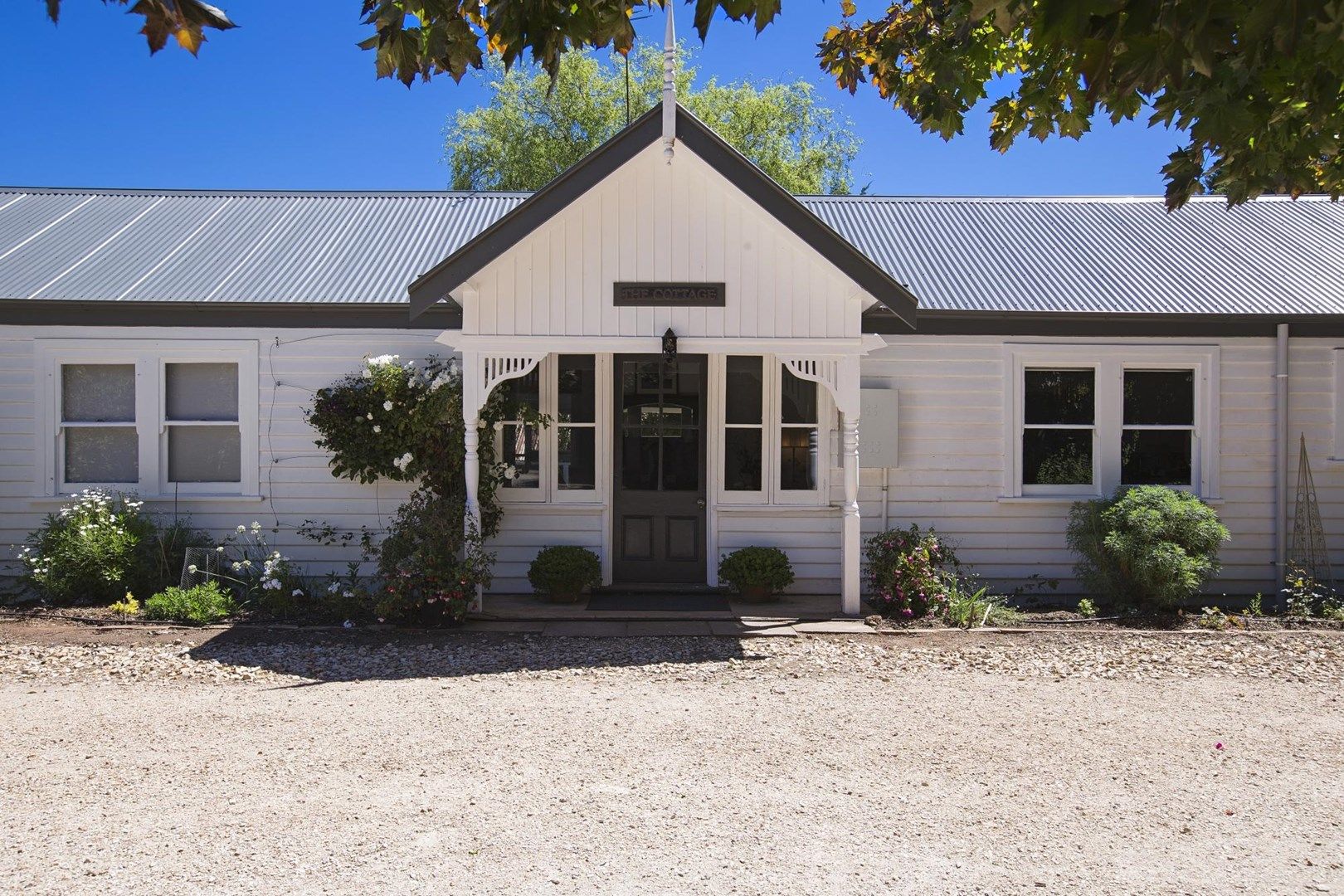 2 bedrooms House in 125 Couzens Lane ROMSEY VIC, 3434