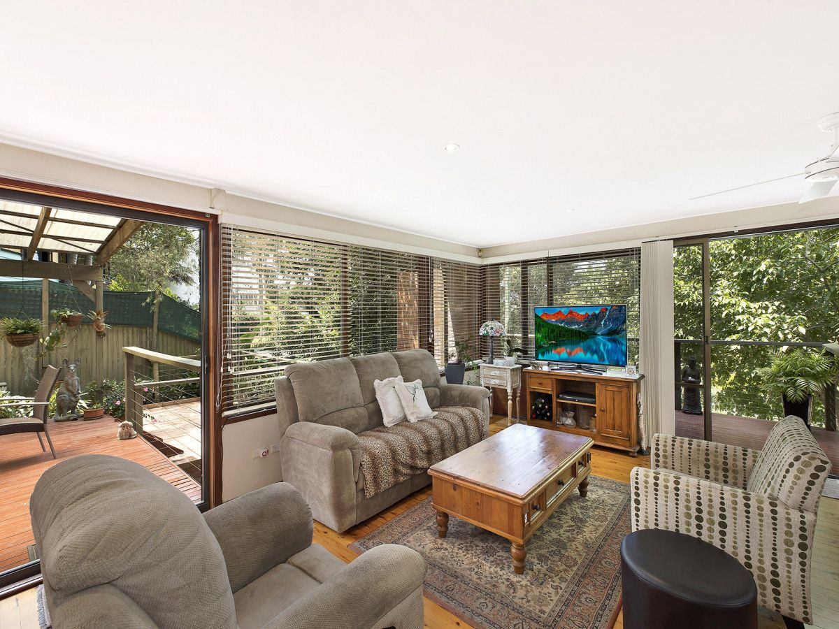 304 The Round Drive, Avoca Beach NSW 2251, Image 2