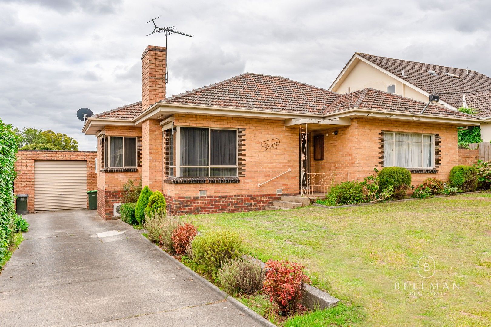 4 bedrooms House in 5 Summit Road BURWOOD VIC, 3125