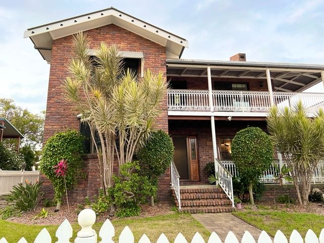 6 bedrooms House in 21 Bronwyn Street BRACKEN RIDGE QLD, 4017