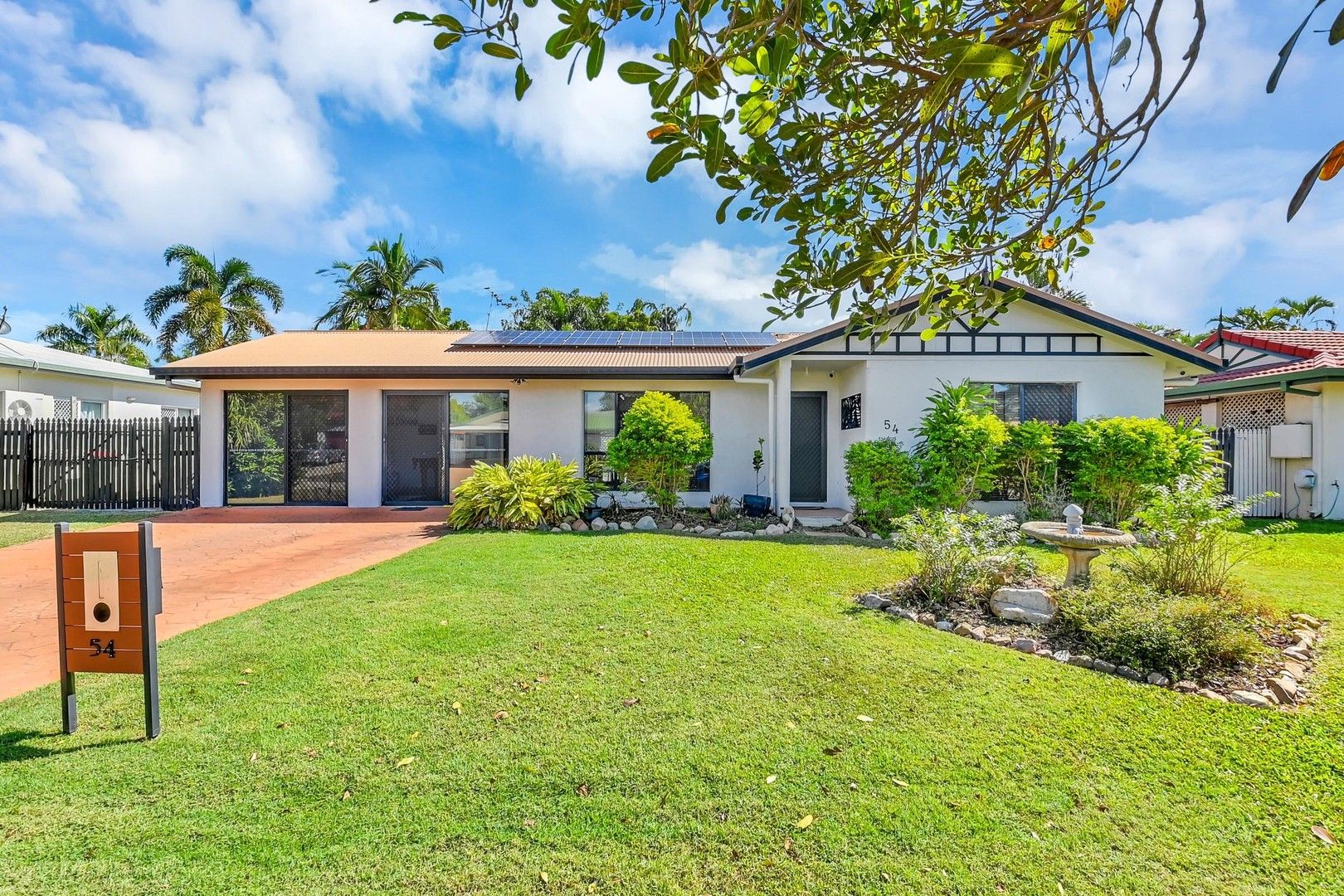 4 bedrooms House in 54 Fielding Way KIRWAN QLD, 4817